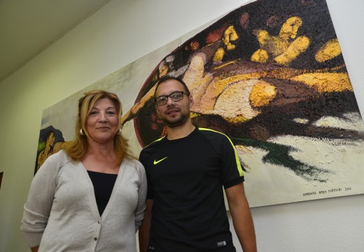 A Casa Consistorial acolle unha nova exposición con 40 obras do obradoiro de artes plásticas para maiores de Riveira